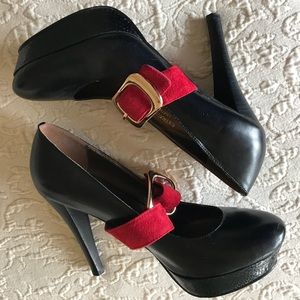 N.Y.L.A. Black pumps with red suede buckle